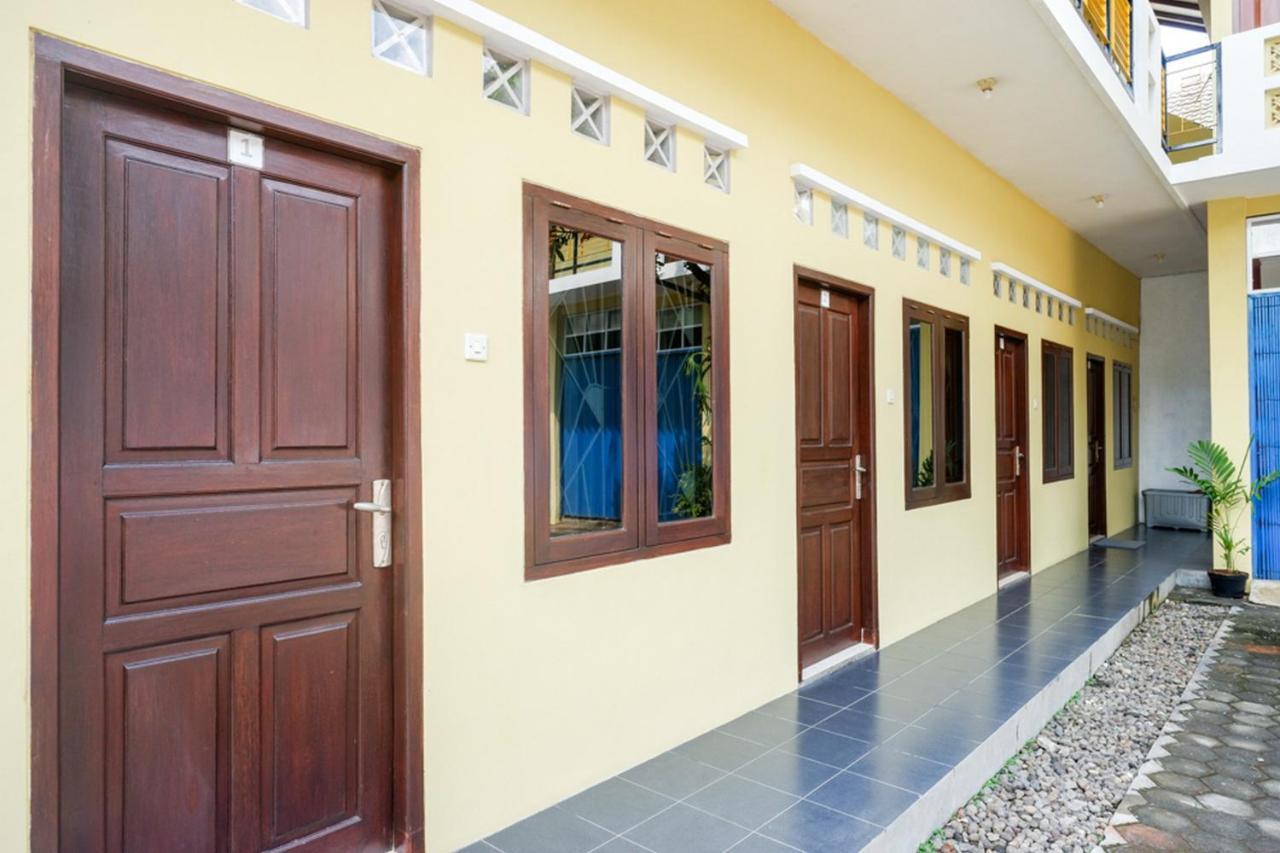 Reddoorz Syariah Near Exit Tol Krapyak Semarang Hotell Exteriör bild